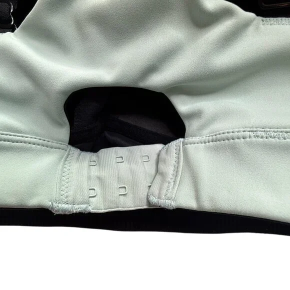 OISELLE Sports Bra Light Mint Green. Size Women's 38D.Double Straps.Padded.